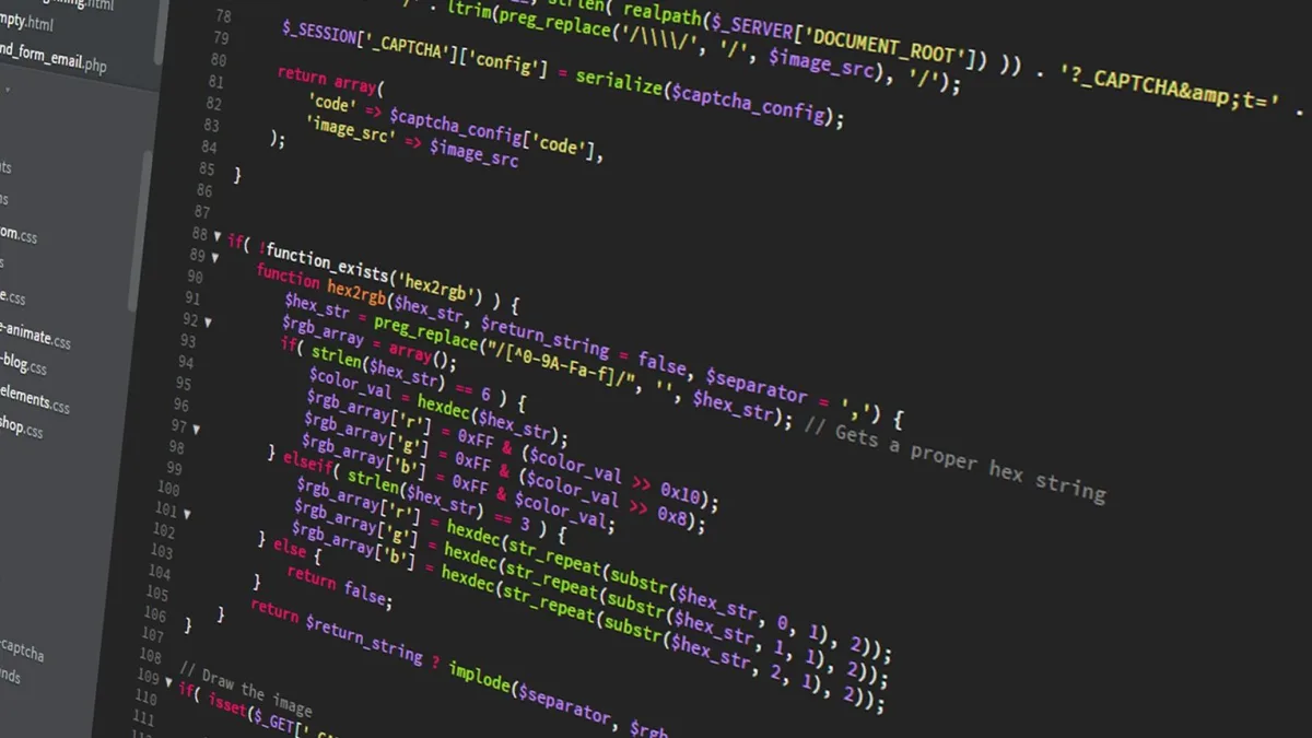 Primer plano de código PHP con resaltado de sintaxis en una pantalla oscura